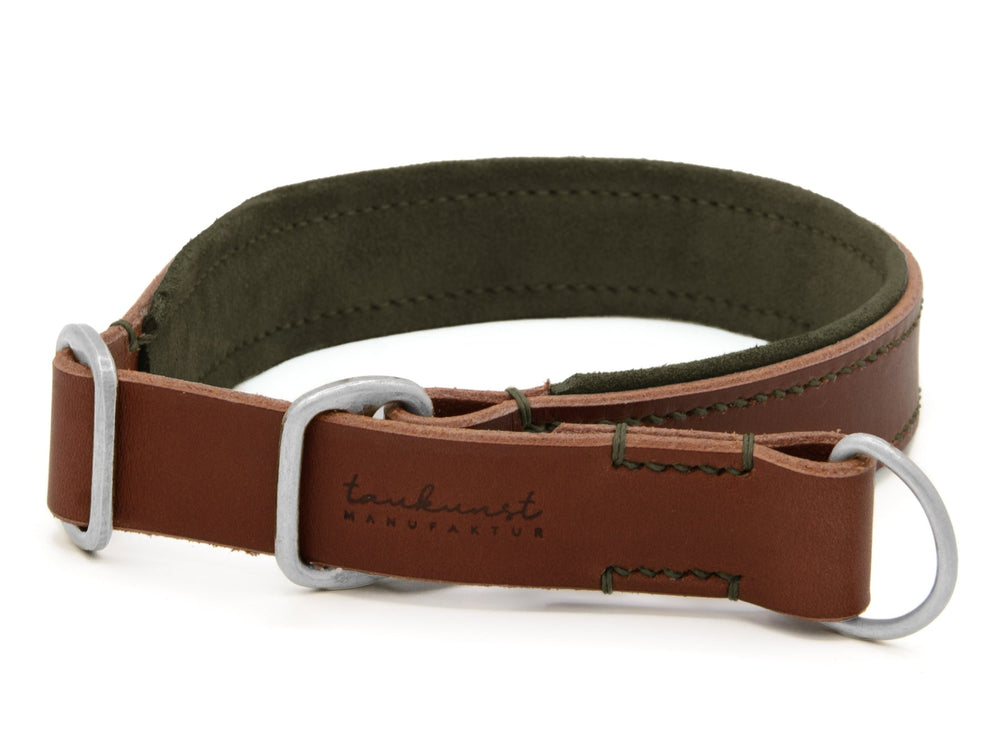 Braunes Lederhalsband "Wildfang" mit grüner Innenverkleidung und silbernen D-Ringen für stilvolle Hunde.