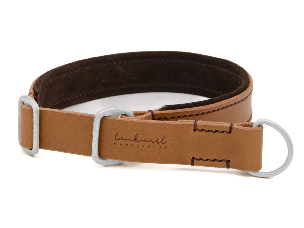 Braunes Lederhalsband "Wildfang" mit D-Ringen und weicher Innenseite für optimalen Komfort.