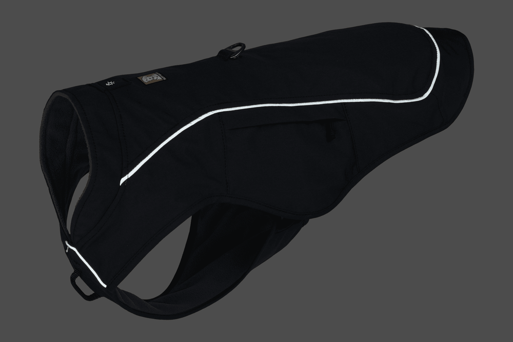 Schwarze wasserabweisende Hundejacke mit reflektierenden Elementen und Tasche, ideal für ganzjährigen Gebrauch.