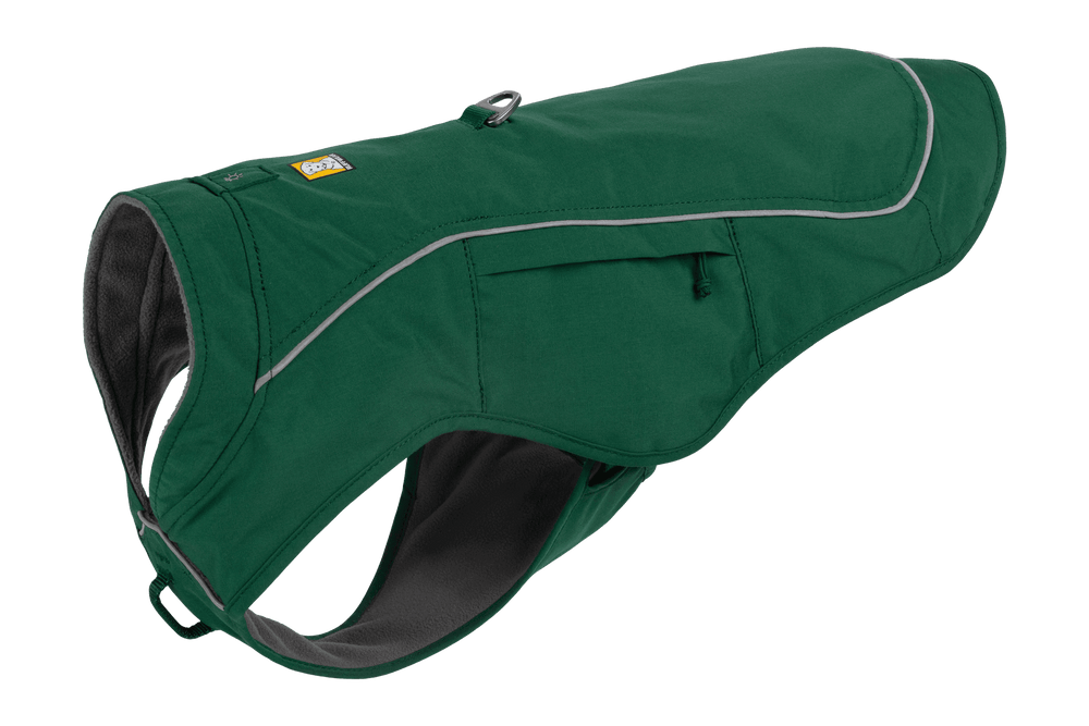 Grüner wetterfester Hundemantel "Overcoat Fuse™" mit Tasche und reflektierenden Details, innenseitig dunkler.