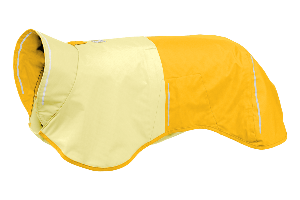 Gelber Sun Shower™ Regenmantel für Hunde mit reflektierender Oberfläche und hohem Kragen für bessere Sichtbarkeit.