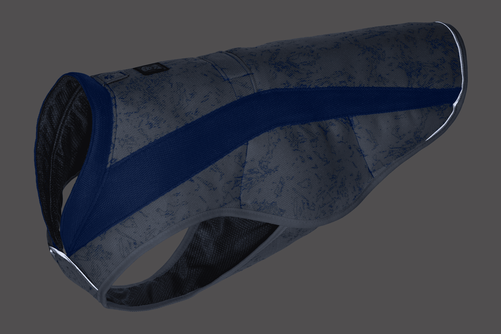 Sportliche Swamp Cooler™ Kühlweste für Hunde in Grautönen mit blauem Streifen, atmungsaktiv und reflektierendem Kragen.