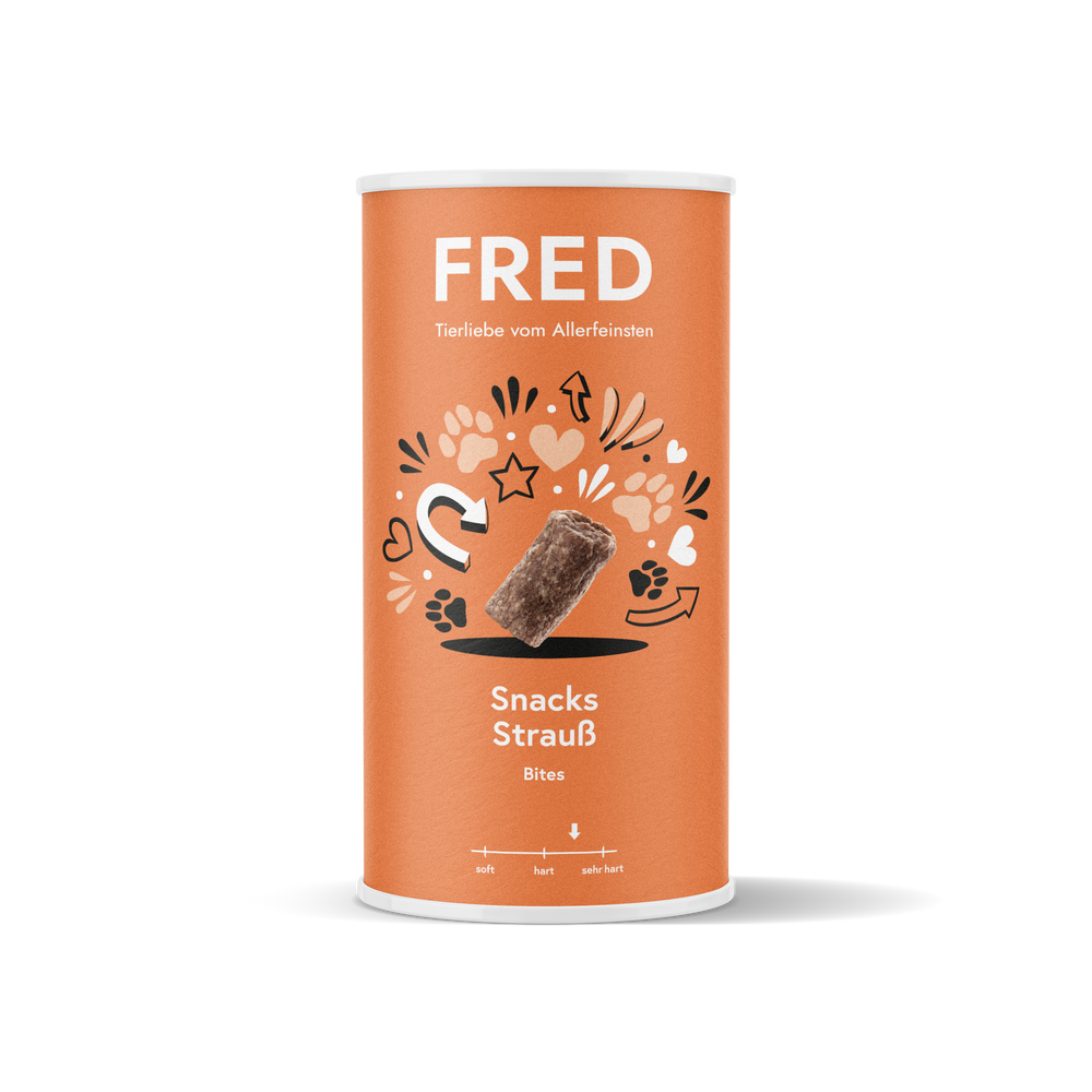 FRED Snacks Strauß 2er Set für Hunde, luftgetrocknete Straußensnacks in orangefarbener Verpackung mit Pfotenabdrücken.