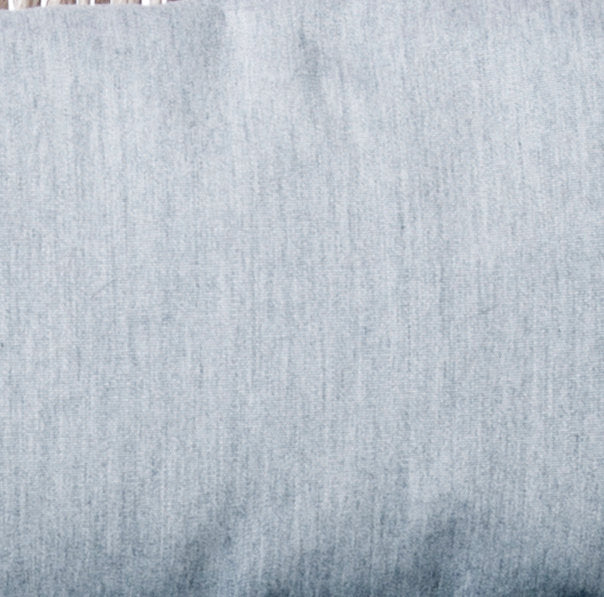 Helles, strukturiertes Stoffmaterial in grau, ideal für das PRADO Design-Hundebett CHIC, weich und angenehm.