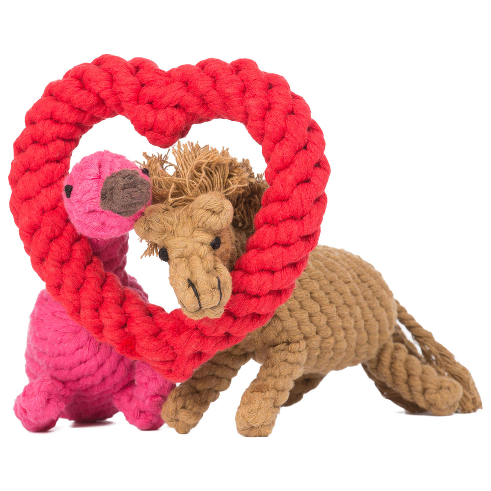 ALT-Text: Rosa Flamingo und braunes Pferd aus Rope für Hunde, kultige Spielzeuge im herzförmigen Design.