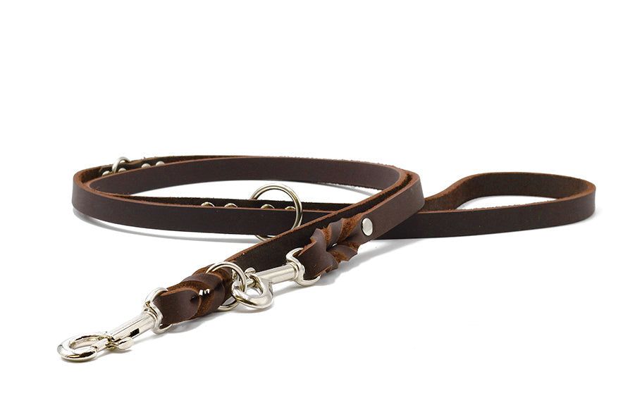 Braune Lederleine Klassik 2m für Hunde mit schlanker Form und eleganter Metallschnalle. Ideal für stilvolle Spaziergänge.