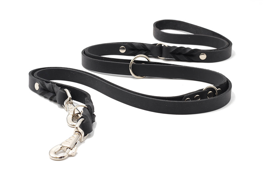 Schwarze flache Lederleine für Hunde, 3m lang, mit geflochtenem Abschnitt, Karabinerhaken und D-Ring.