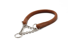 Halsband aus braunem Leder mit robuster Kette, schlichtes Design, ideal für stilvolle Haustiere.