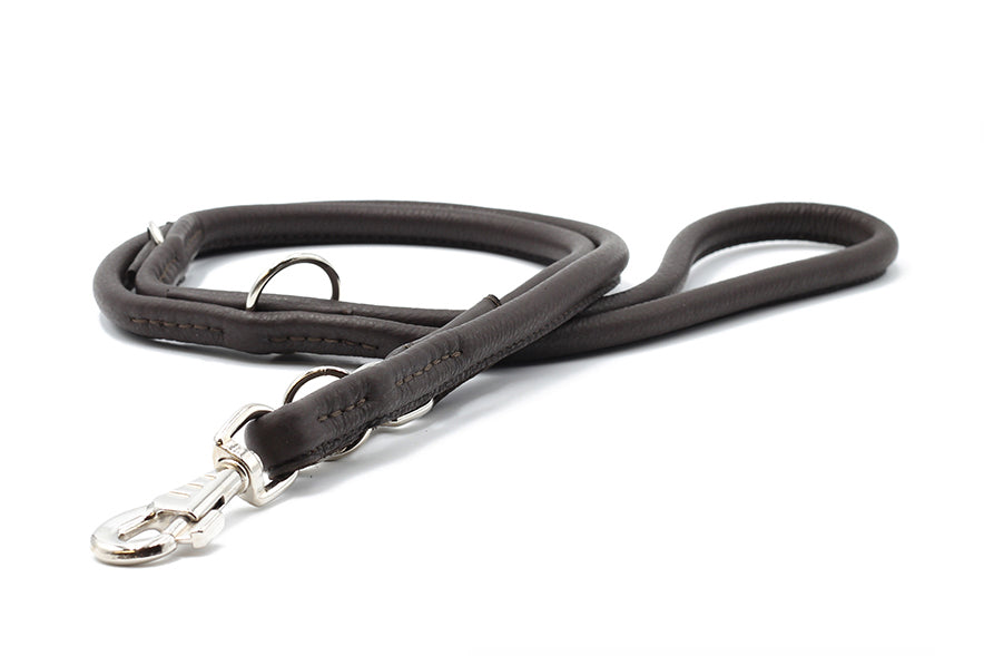 Braune, rundgenähte Lederhundeleine mit stabilem Karabinerhaken, elegant und langlebig, 2 Meter lang.
