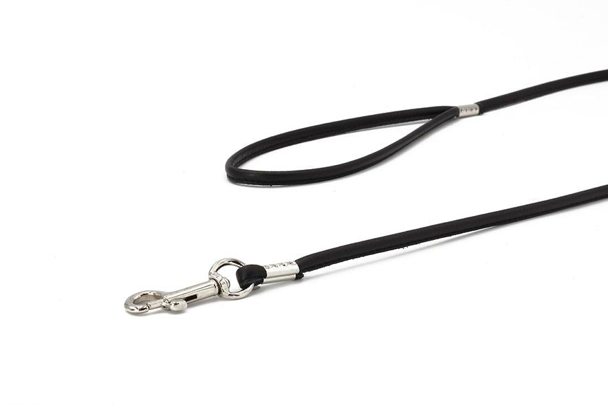 Schwarze 1m Hundeleine aus Leder mit silbernem Karabiner und Halteschlaufe – ideal für stilvolles Gassi gehen.