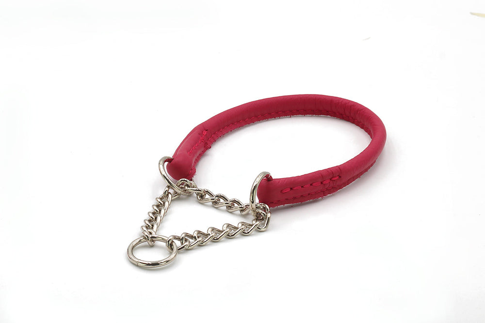 Rotes Lederhalsband für Hunde mit Ketteneinsatz und D-Ring zur Leinenbefestigung, rundgenäht und stylish.