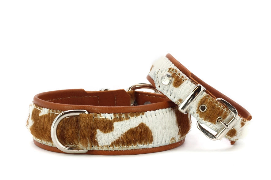 Hunde Halsbänder aus braunem Leder mit dekorativem Kuhfell-Muster in Weiß und Braun. Ideal für stylische Haustiere.
