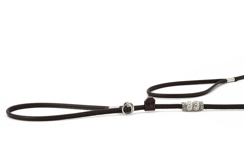 Braune, verstellbare Hundeleine aus Leder mit eleganten Perlen und komfortablem Griff, ideal für stilbewusste Hundebesitzer.