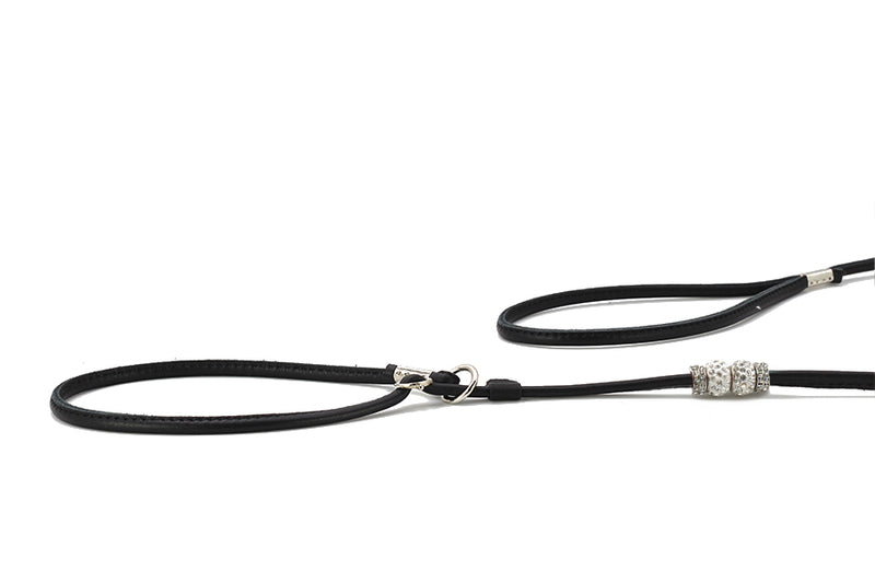 Schwarze verstellbare Hundeleine aus Leder mit funkelnden Perlen und robustem Karabiner. Ideal für stylische Spaziergänge.