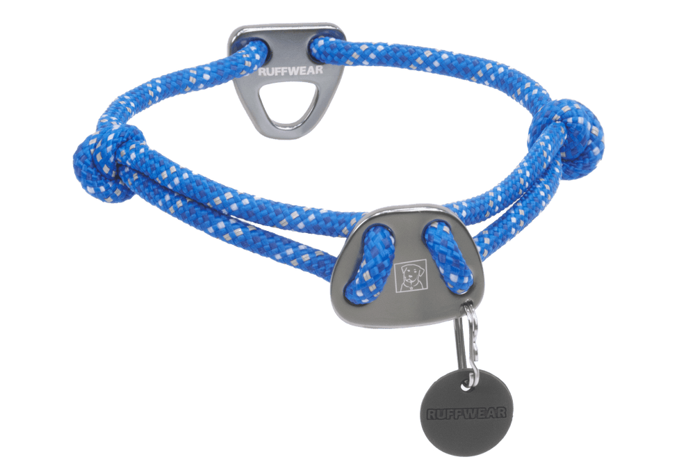Blaues Knot-a-Collar™ Hundehalsband aus Seil mit geflochtenem Design und metallischem Verschluss, umweltfreundlich und robust.