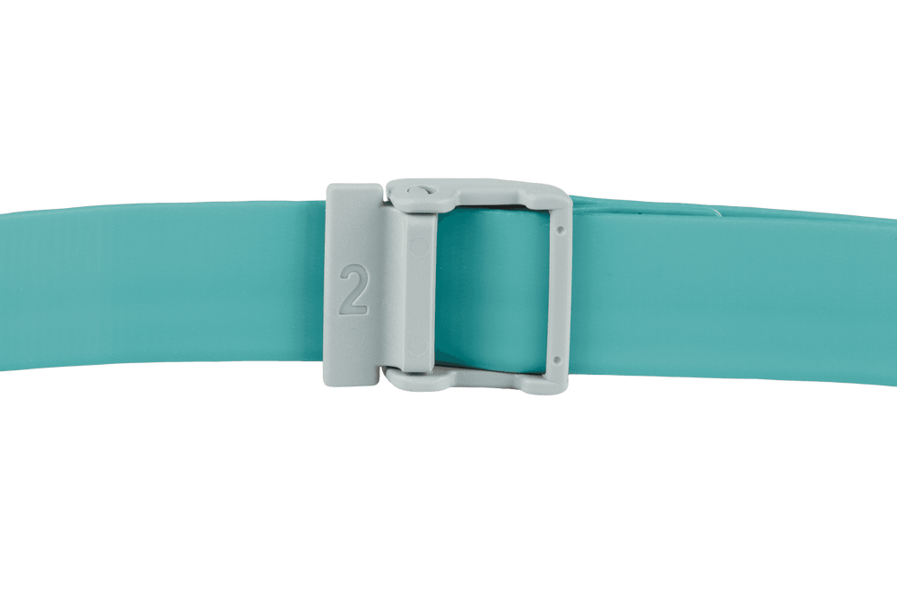 "Wasserdichtes Confluence™ Hundehalsband in Blau mit silberner Schnalle und Zahl '2', aus flexiblem Material gefertigt."