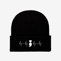 Beanie Mütze Lifeline in Schwarz mit Hundemotiv und Herzschlag-Design, ideal für Hundeliebhaber und stilbewusste Träger.