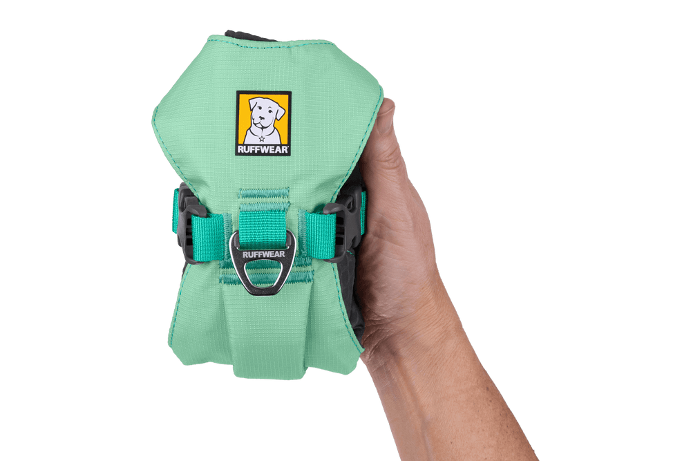 Mintgrünes Ruffwear Hundegeschirr mit Griff, gepolstert und verstellbar für optimalen Komfort und Sicherheit.