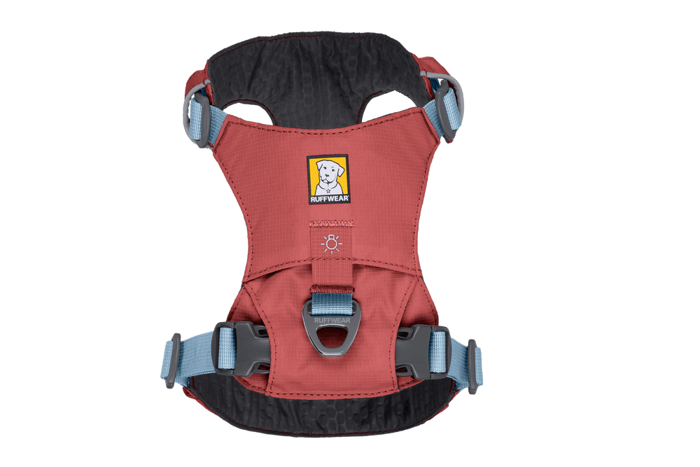 Ergonomisches Hi Light™ Hundegeschirr von Ruffwear in rotbraun mit verstellbaren Gurten und sicherem Klickverschluss.