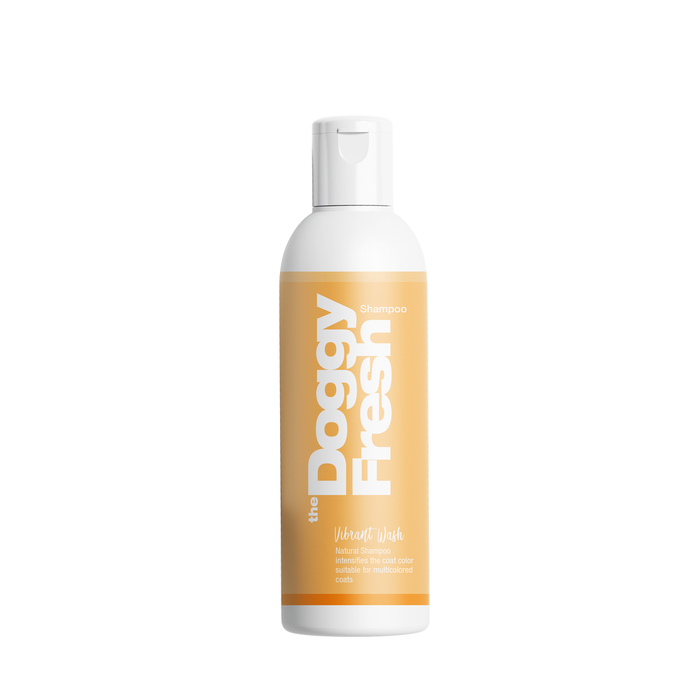 Flasche mit Shampoo "Doggy Fresh" in Weiß mit orangefarbener Schrift für die Fellpflege von Hunden.