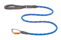 Blaue Knot-a-Leash™ Hundeleine von Ruffwear mit gepolstertem Griff und stabilem Karabiner aus geflochtenem Seil.