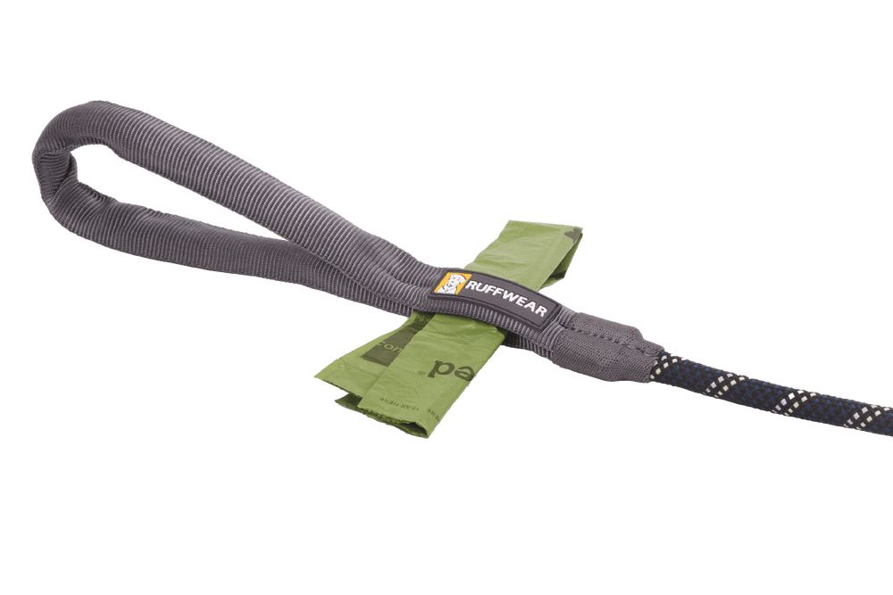 Graue Knot-a-Leash™ Hundeleine von Ruffwear aus robustem Seil mit gepolstertem Griff und Karabinerhaken.