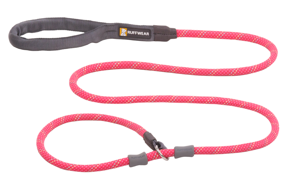 "Leuchtend pinke Just-a-Cinch™ Hundeleine von Ruffwear mit gepolstertem Griff für komfortable Spaziergänge."