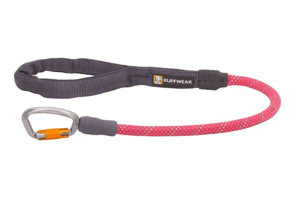 Knot-a-Long™ Hundeleine von Ruffwear mit pinkem Seil und grauem, gepolstertem Griff für bequemen Halt.