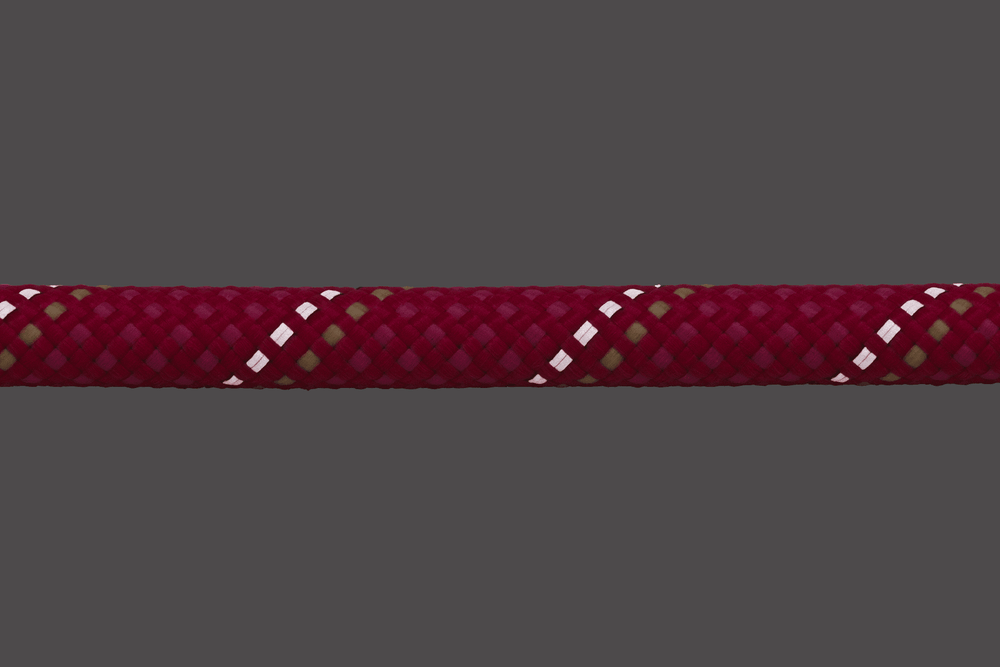 Knot-a-Long™ Hundeleine aus robuster, dunkelroter geflochtener Baumwolle mit attraktiven Streifen.