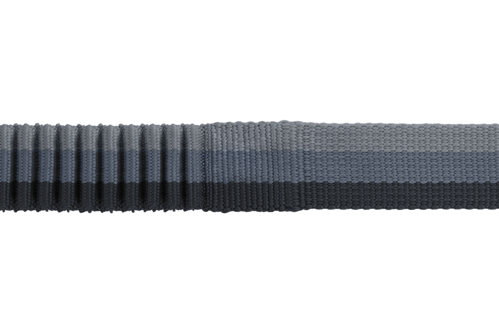 Graue Roamer™ Bungee Joggingleine mit strukturierter Oberfläche und Wellenmuster für Belastbarkeit und Komfort beim Joggen.