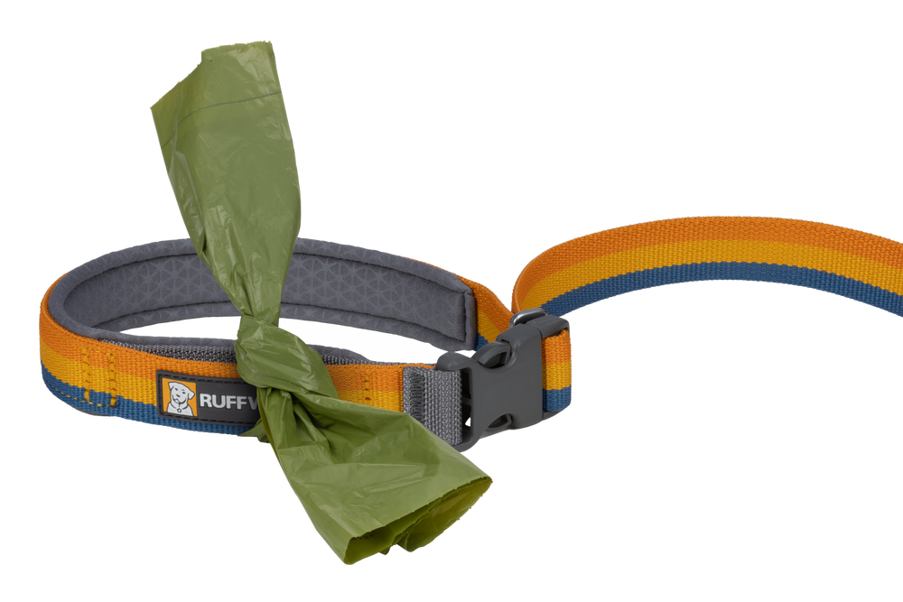 "Roamer™ Bungee-Hundeleine in orange-gelb mit grauer Schnalle und grünem Kotbeutel für komfortables Gassigehen."