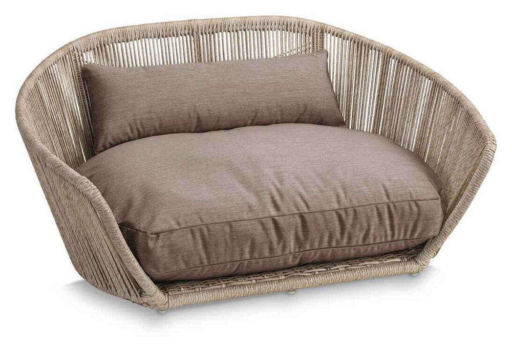 Gemütliches VOGUE Design-Hundebett CHIC aus geflochtenem Material mit rundem, gepolstertem Kissen in natürlicher Farbgebung.