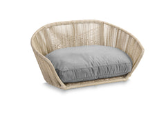 Geflochtener Stuhl mit hellgrauem Kissen, modernes Design, ideal als stilvolles Hundebett, VOGUE Design-Hundebett SMOOTH.