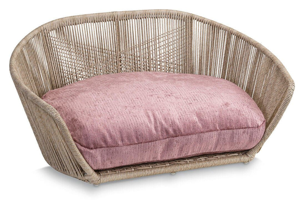 Modernes, geflochtenes Hundebett ALLURE von VOGUE in natürlicher Farbe mit rosa Kissenauflage für stilvolle Haustierhaltung.