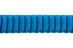 Blaue Trail Runner™ Leine aus geflochtenem Paracord mit robuster Struktur für aktive Outdoor-Abenteuer.