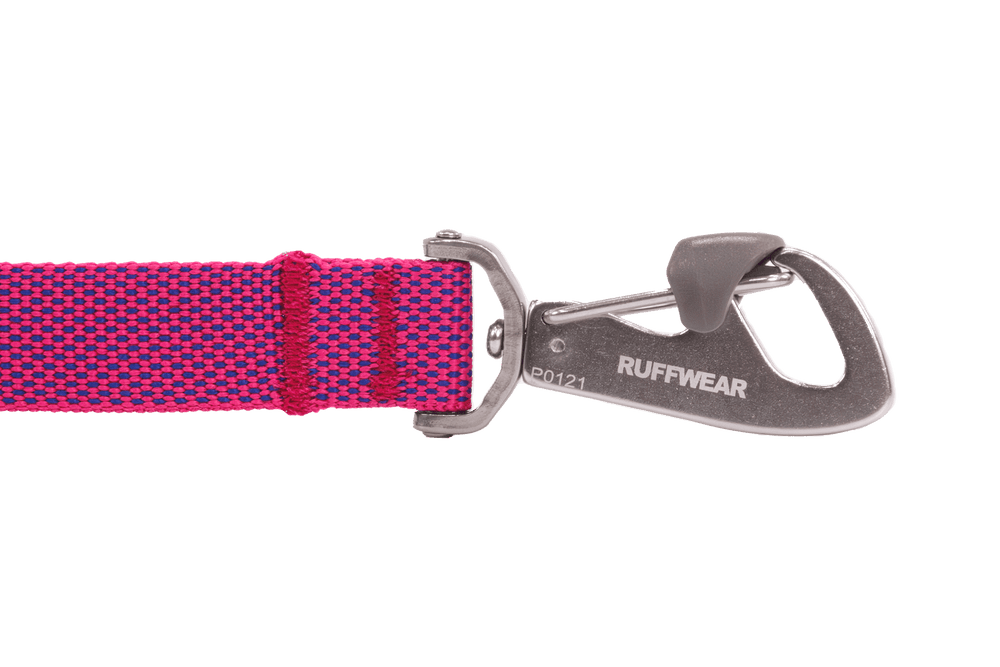 Robuste Hundeleine in pink-rot mit stabilem Metallschloss für Langlebigkeit und Sicherheit.