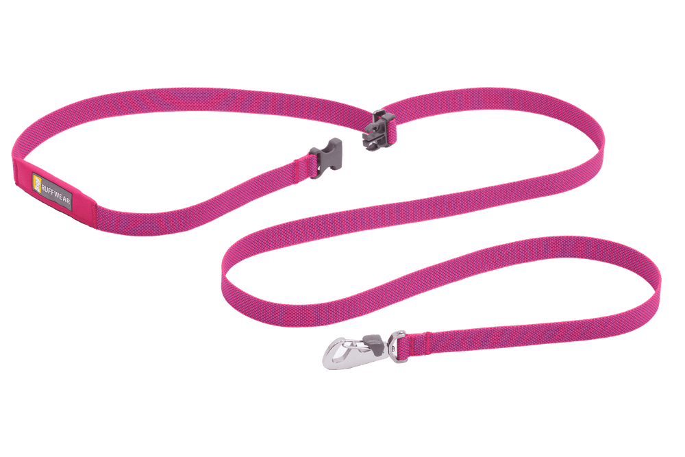 Pinkfarbene Flagline™ Hundeleine aus strapazierfähigem Material mit flacher Form und stabilem Karabinerhaken.