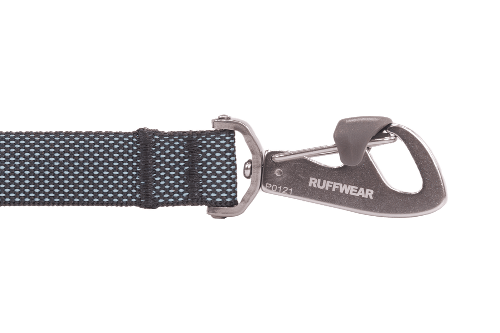 "Ruffwear Flagline™ Hundeleine mit robustem Metallkarabiner und strapazierfähigem, genopptem Material für sicheres Gassigehen."