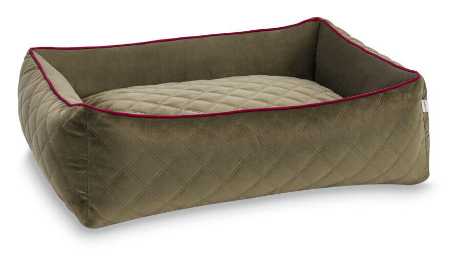"Olivgrünes ORTHO Hundebett OXFORD mit gestepptem Design und roten Akzenten, ideal für Komfort und Unterstützung."
