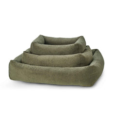 Khakifarbenes ovales Hundebett CLASSIC TEDDY in drei Größen mit gepolsterten, abgerundeten Rändern für optimalen Komfort.