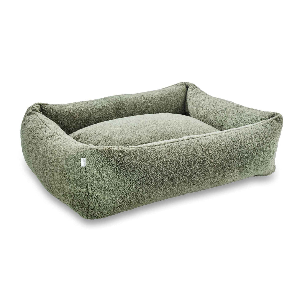 ALT-Text: Gemütliches CLASSIC Hundebett TEDDY in rechteckiger Form mit hohen, gepolsterten Wänden und plüschiger, grüner Oberfläche.