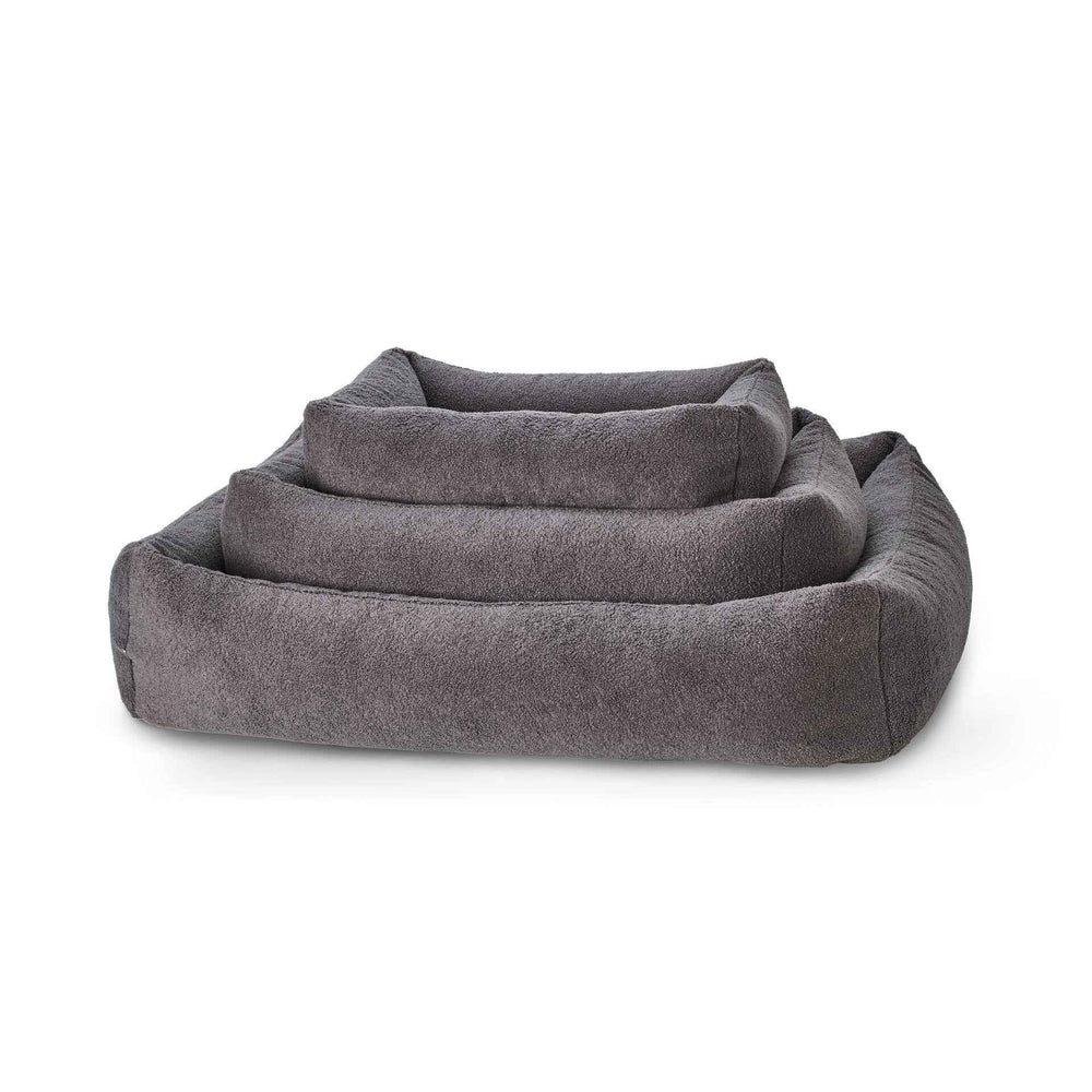 "CLASSIC TEDDY Hundebett in grau, gestapelt, plüschig mit erhöhten Rändern für höchsten Komfort."