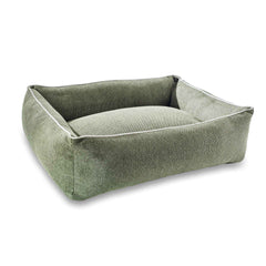 ALT-Text: Rechteckiges CLASSIC Hundebett in sanftem Olivgrün mit erhöhten Wänden und gepolsterter Liegefläche für optimalen Komfort.