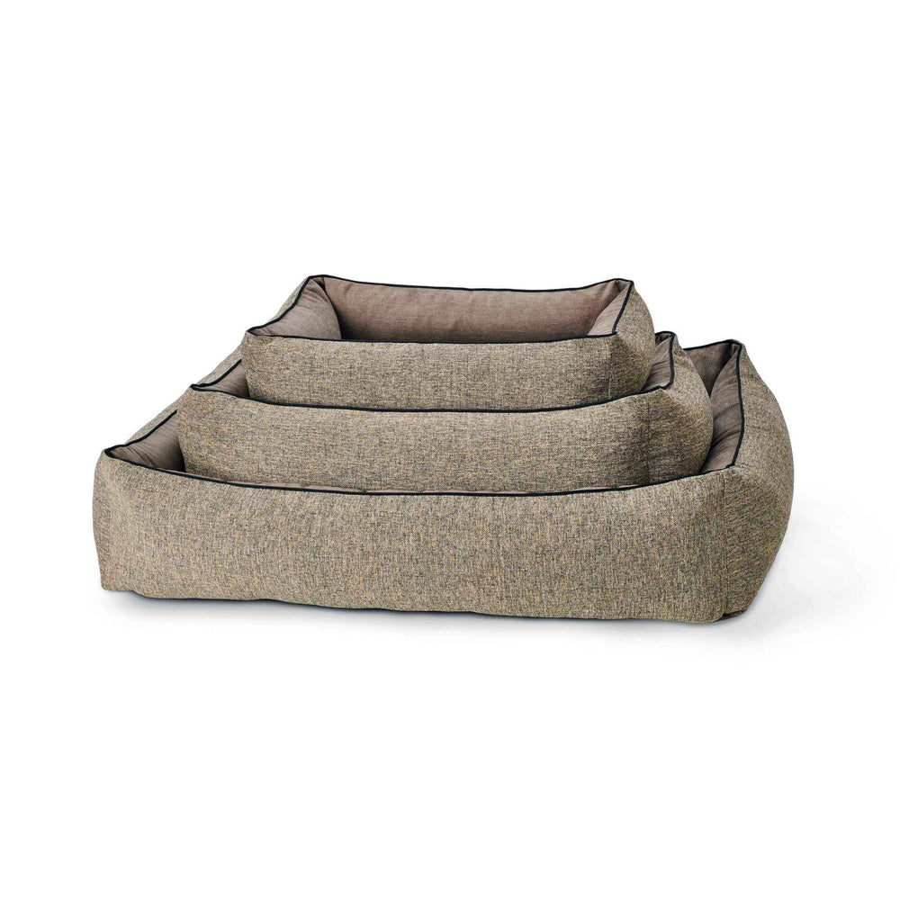 Ovale CLASSIC Hundebetten SCALA in Beige und Braun, gestapelt, mit schwarzem Rand und dunklem Innenstoff.