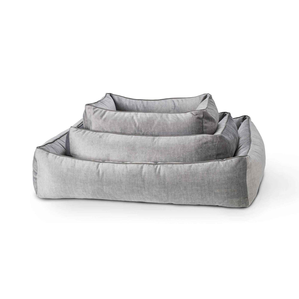 ALT-Text: Klassisches Hundebett GLAM in Grau - rechteckige Form mit weicher Füllung, ideal für jeden Hund.