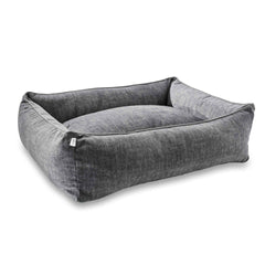 "CLASSIC Hundebett GLAM in Grau, rechteckig mit gepolsterter Liegefläche und abgerundeten Kanten für optimalen Komfort."
