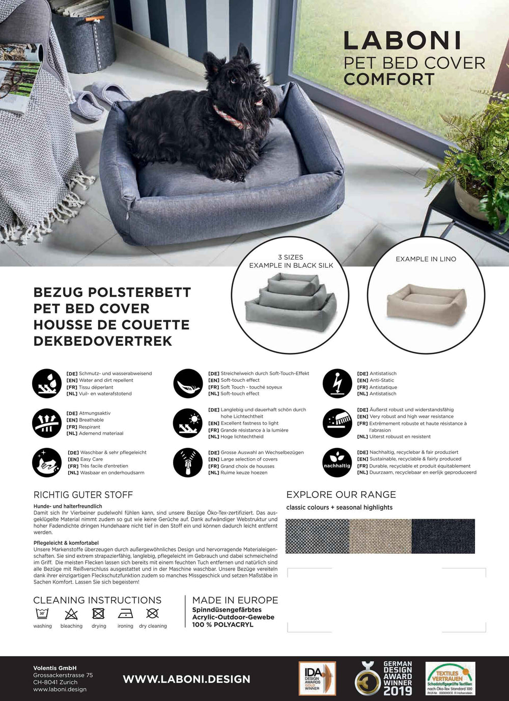 Schwarzer Hund im modernen CLASSIC Hundebett von LABONI in stilvoller Wohnumgebung mit Pflanzen.