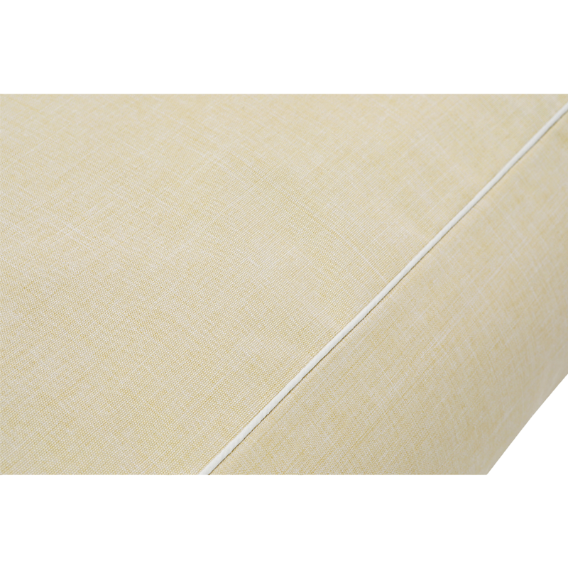 Heller gelber Stoffbezug mit feiner Textur und dünner weißer Naht, ideal für gemütliche Hundekissen.