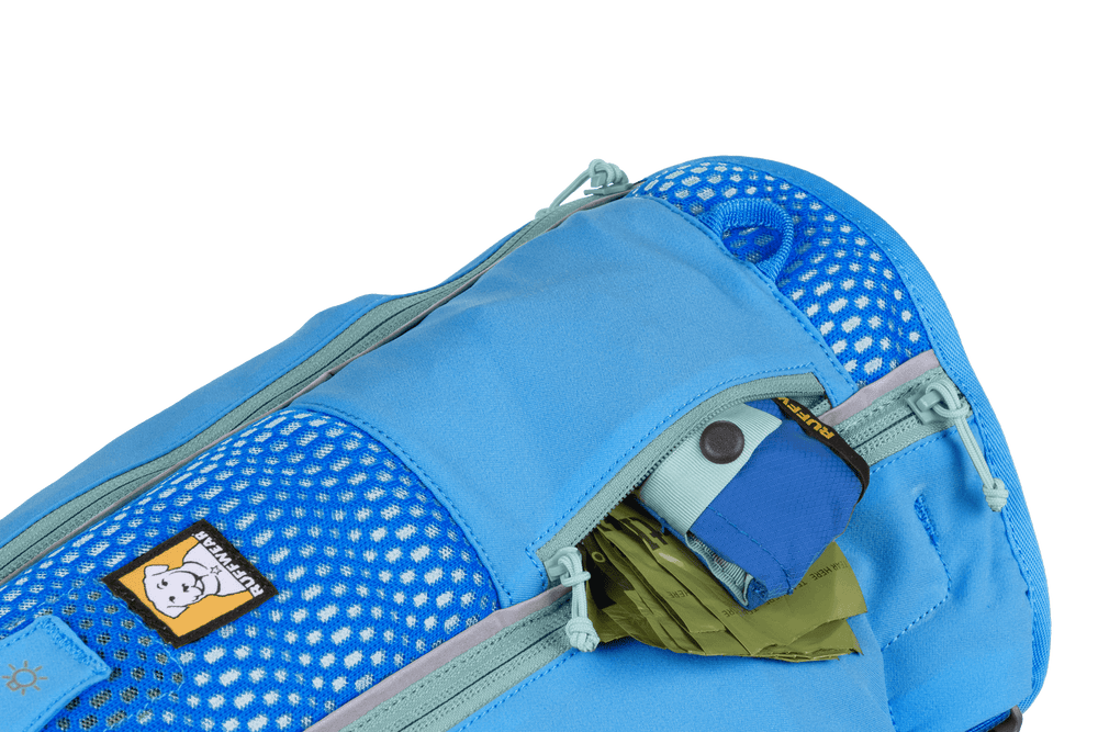Trail Runner™ Hunde-Laufweste in Blau mit Netz- und Stoffelementen sowie seitlichem Reißverschluss für Zubehör.