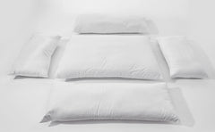 Weiße Hundebett-Inletts in verschiedenen Größen auf hellem Untergrund, ECO-COMFORT Füllung, für CLASSIC Hundebetten.